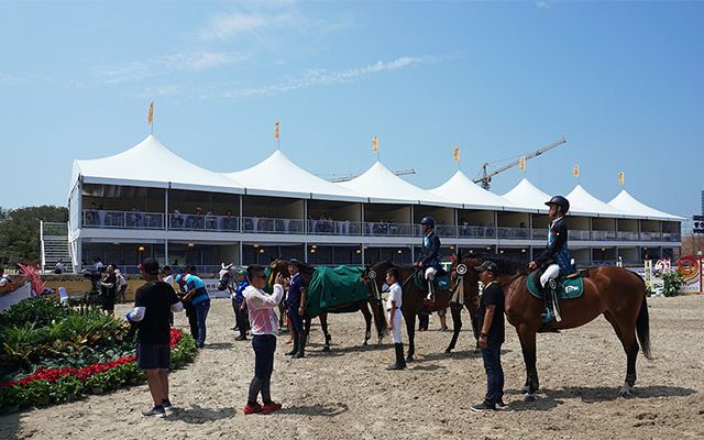 Equestrian riding tent 1