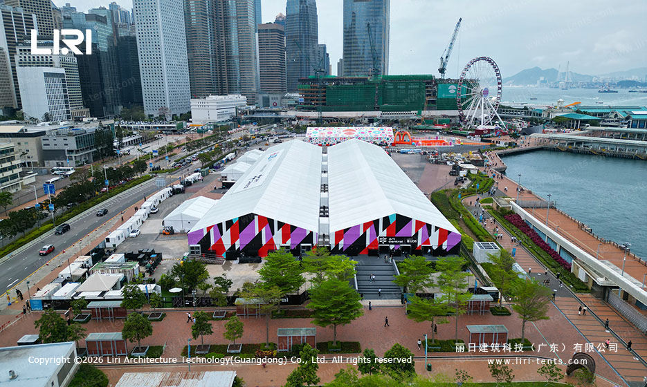 Column free exhibition hall at Central Art Fair