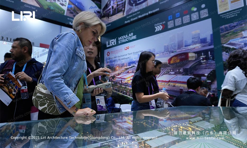 International buyer examining a Liri modular tent scale model at Canton Fair