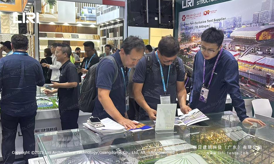 International buyers evaluating Liri tent solutions at the 139th Canton Fair