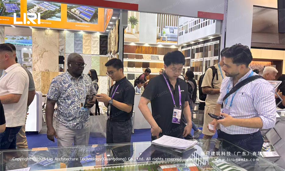 Liri staff signing a partnership document with an African buyer at Canton Fair